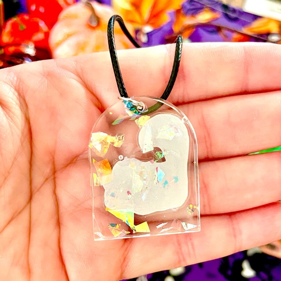 Cheshire Cat Acrylic Necklace - Picture 6 of 6